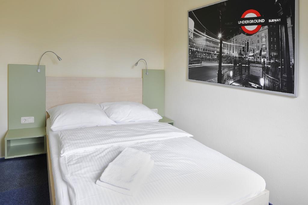 Best Deal Airporthotel Weeze Exterior photo