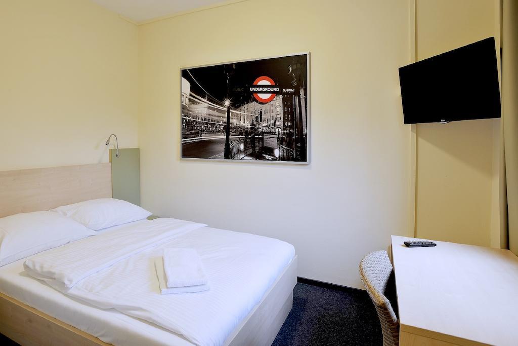 Best Deal Airporthotel Weeze Room photo