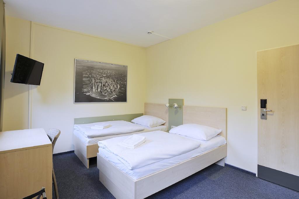 Best Deal Airporthotel Weeze Room photo