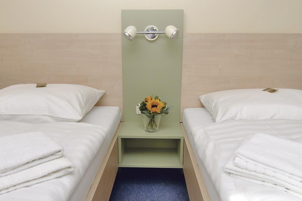 Best Deal Airporthotel Weeze Room photo