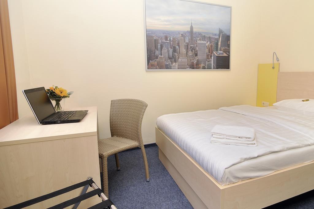 Best Deal Airporthotel Weeze Room photo