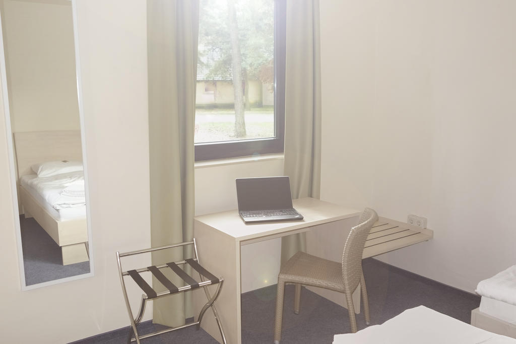 Best Deal Airporthotel Weeze Room photo