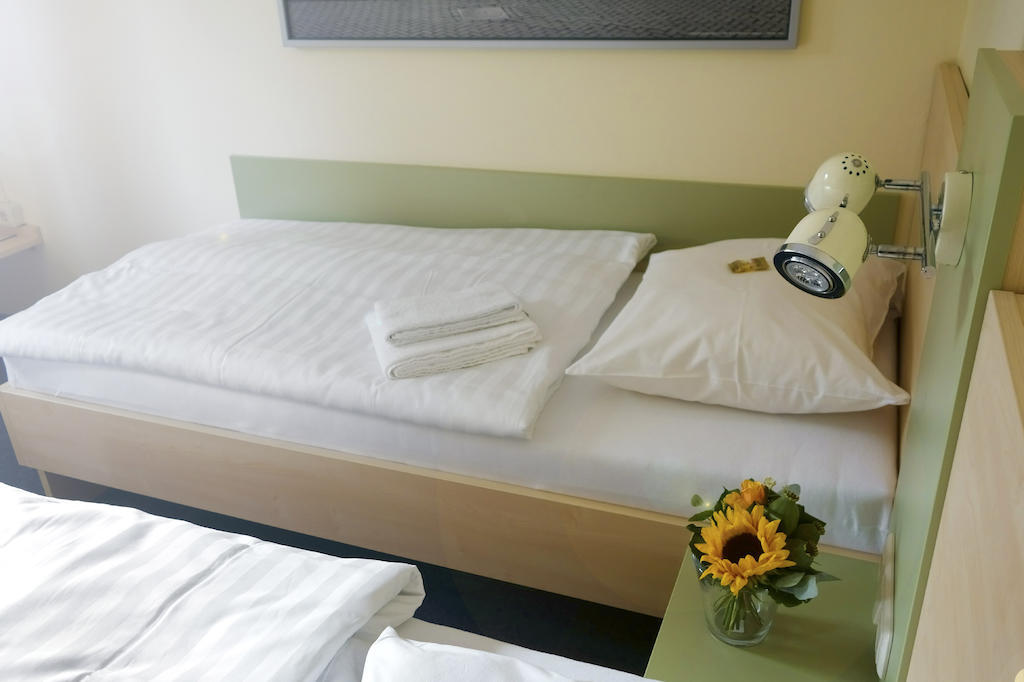 Best Deal Airporthotel Weeze Room photo