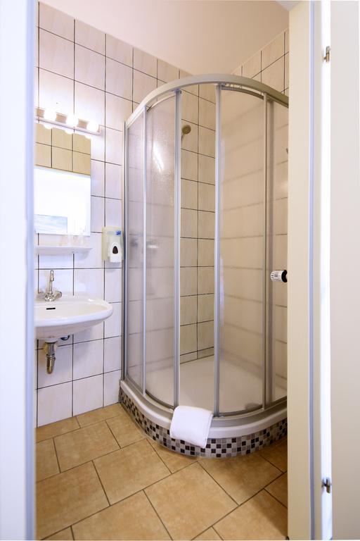 Best Deal Airporthotel Weeze Exterior photo